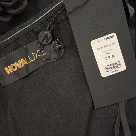 Nova luxe  Elegant Black Halter Dress with Floral Accents, M - Picture 11 of 12